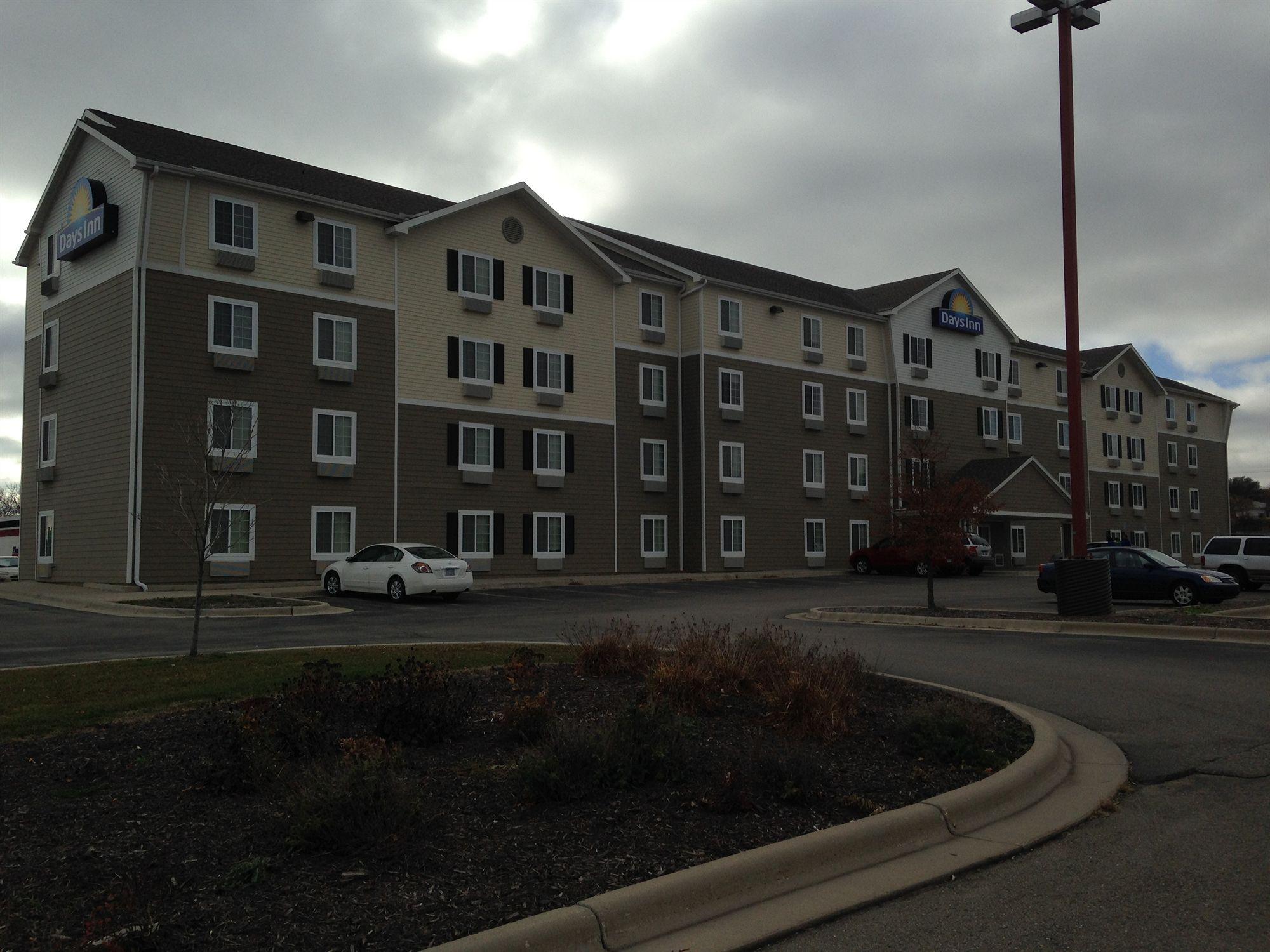 Days Inn & Suites By Wyndham Rochester South Extérieur photo