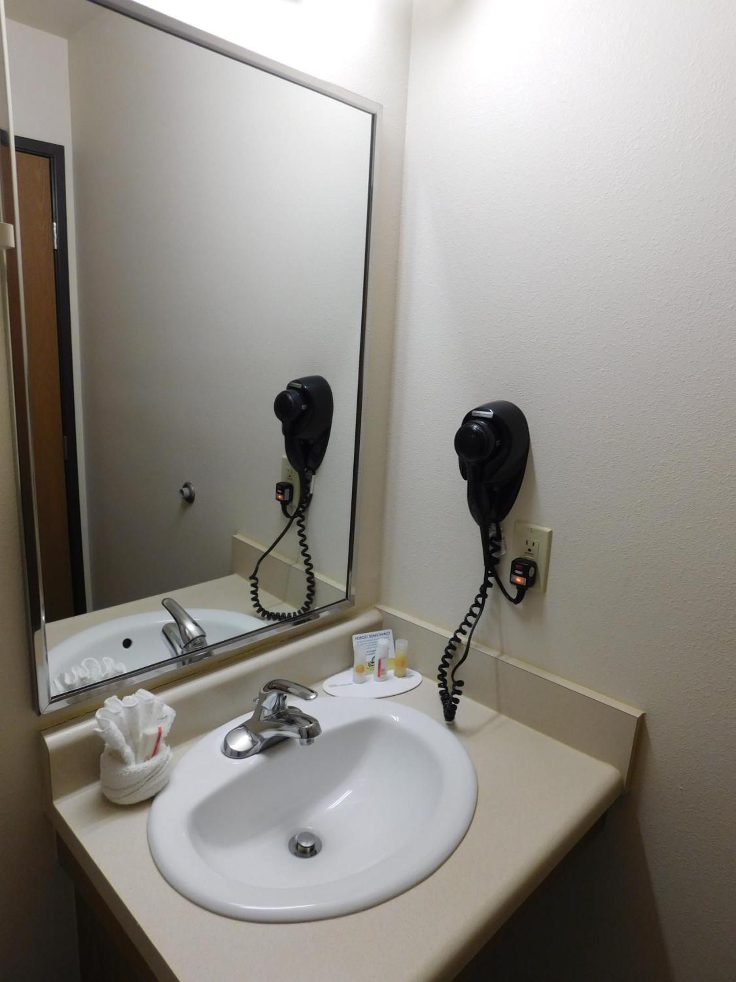 Days Inn & Suites By Wyndham Rochester South Chambre photo