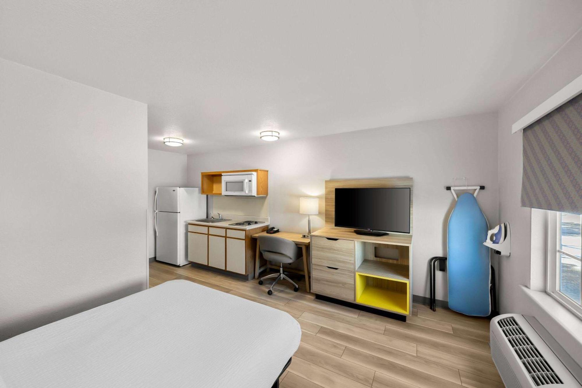 Days Inn & Suites By Wyndham Rochester South Extérieur photo