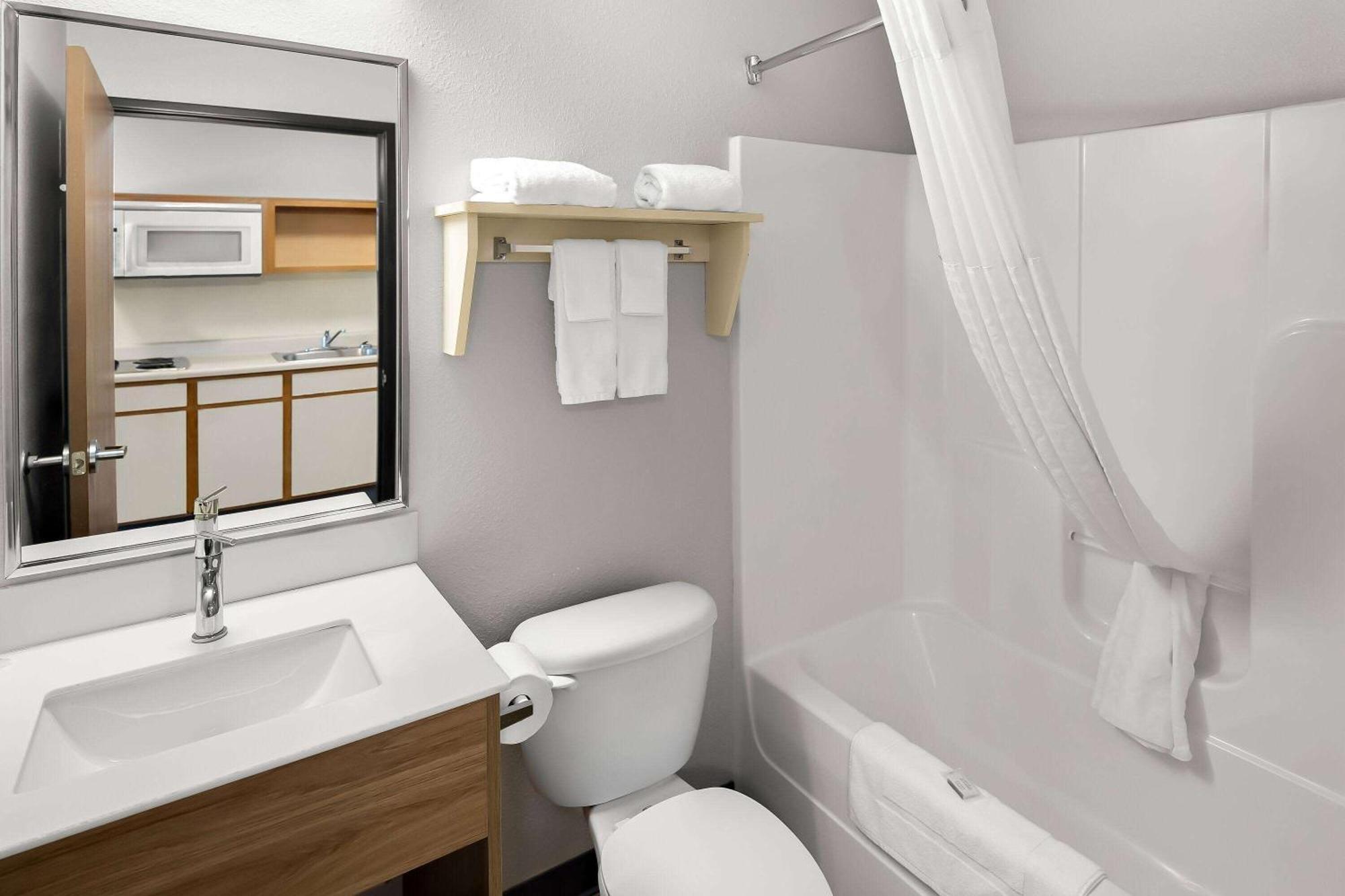 Days Inn & Suites By Wyndham Rochester South Extérieur photo