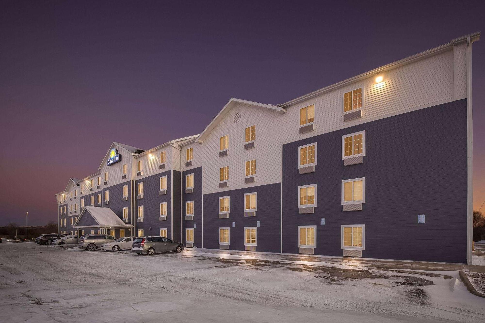 Days Inn & Suites By Wyndham Rochester South Extérieur photo
