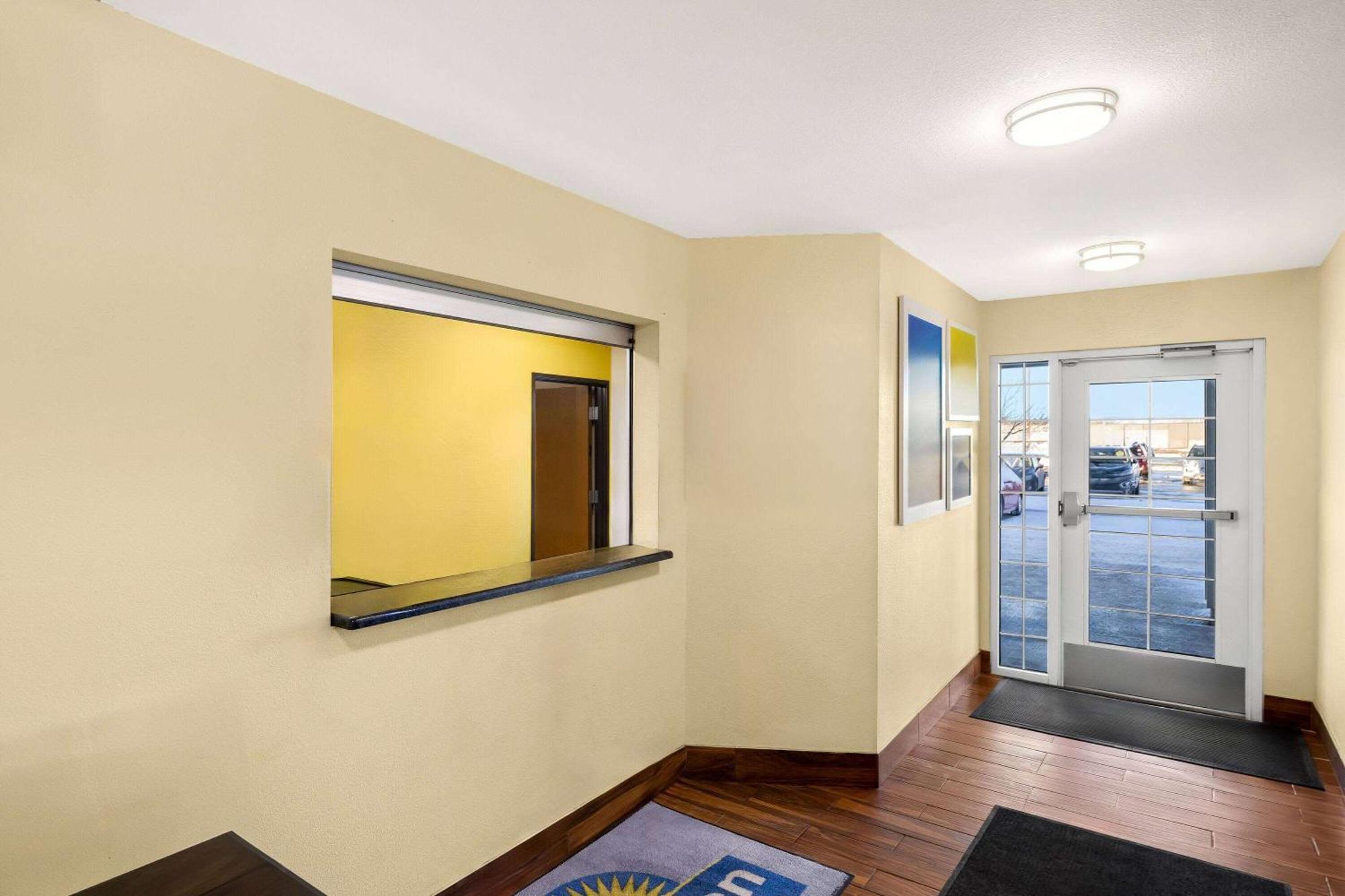 Days Inn & Suites By Wyndham Rochester South Extérieur photo