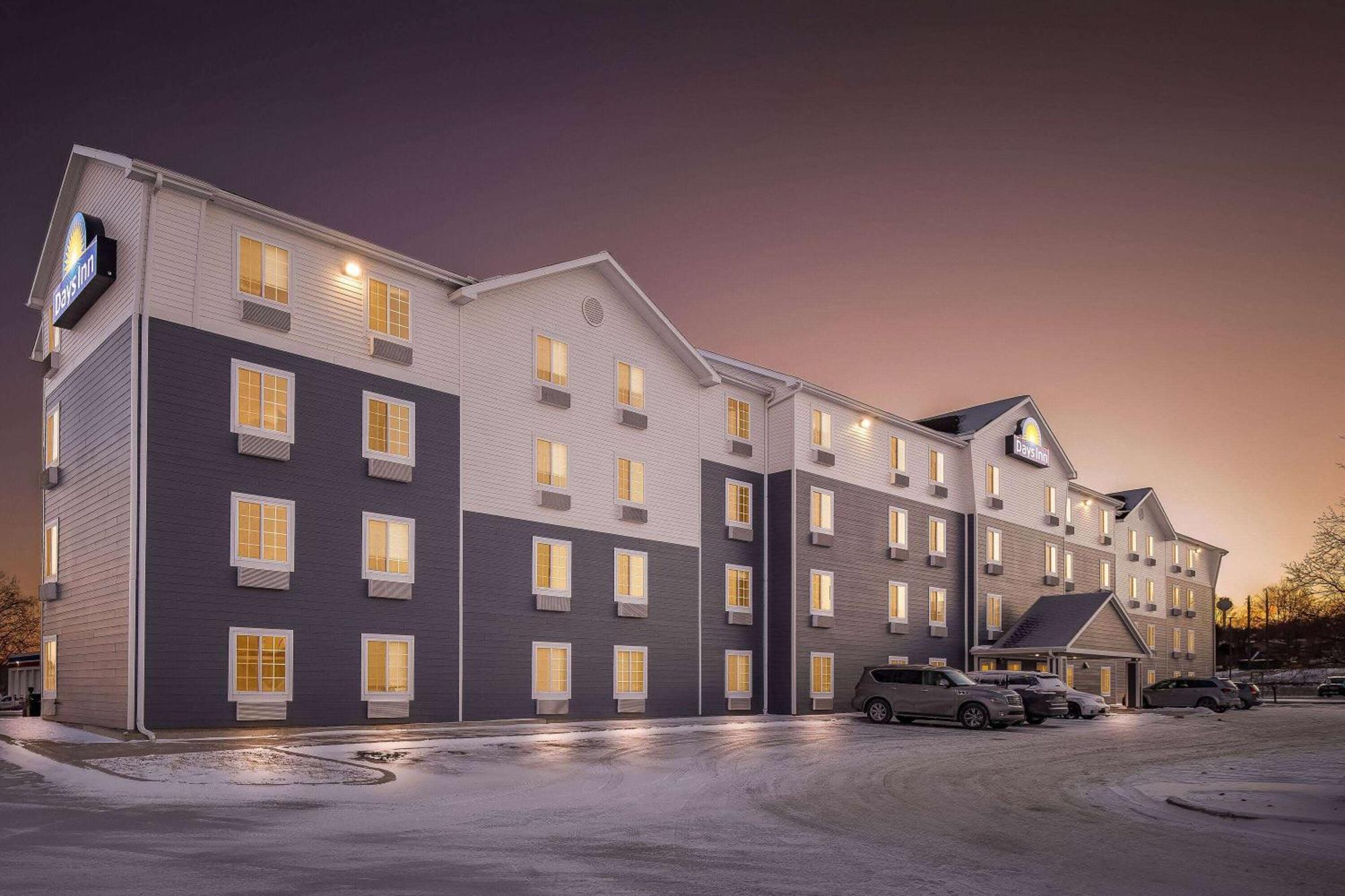 Days Inn & Suites By Wyndham Rochester South Extérieur photo