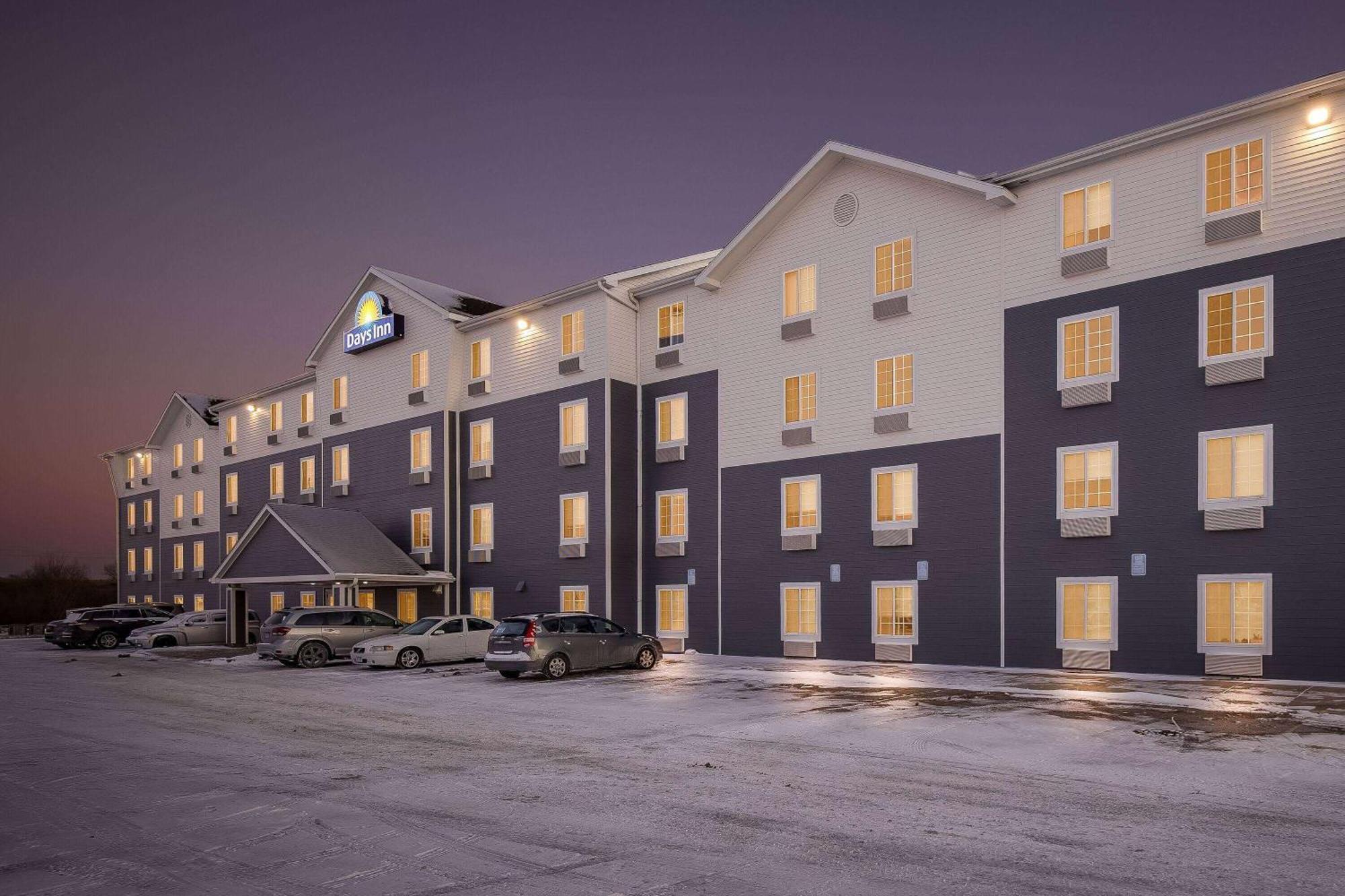 Days Inn & Suites By Wyndham Rochester South Extérieur photo