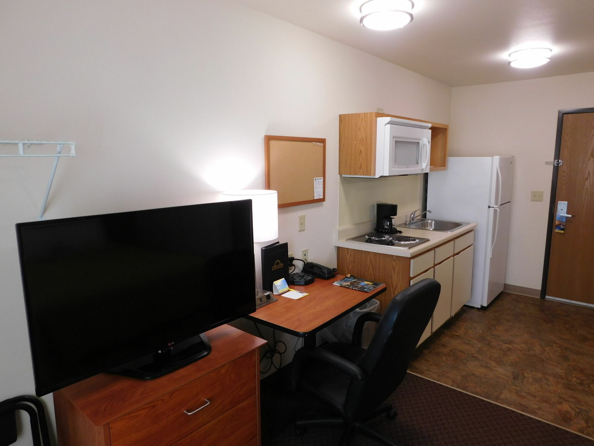 Days Inn & Suites By Wyndham Rochester South Extérieur photo