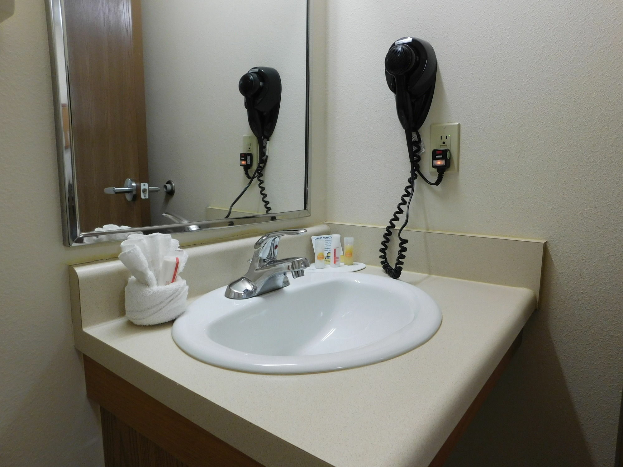 Days Inn & Suites By Wyndham Rochester South Extérieur photo