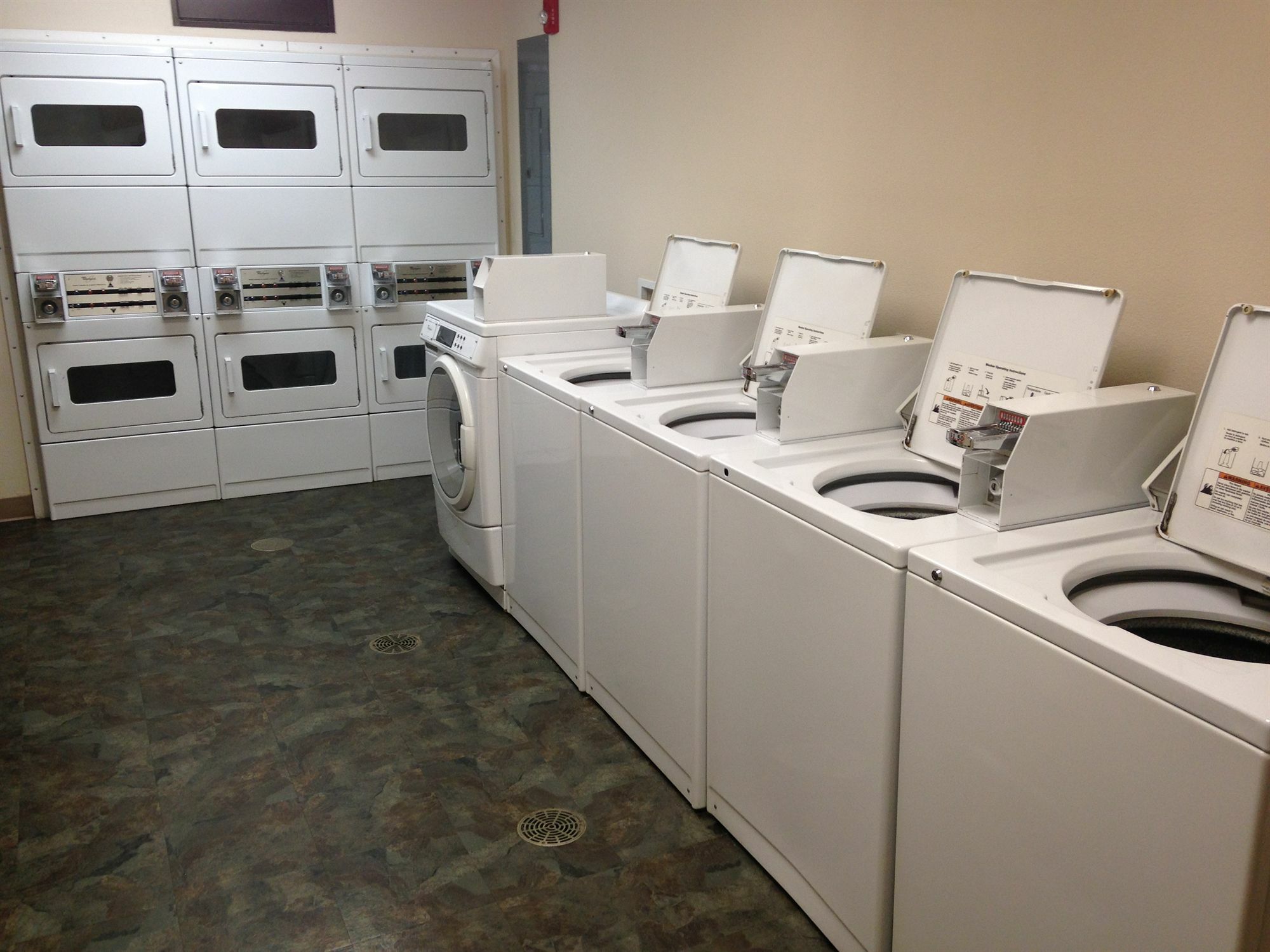Days Inn & Suites By Wyndham Rochester South Extérieur photo