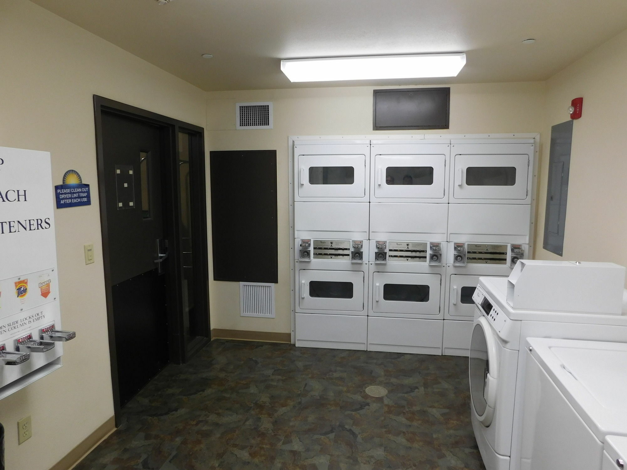 Days Inn & Suites By Wyndham Rochester South Extérieur photo