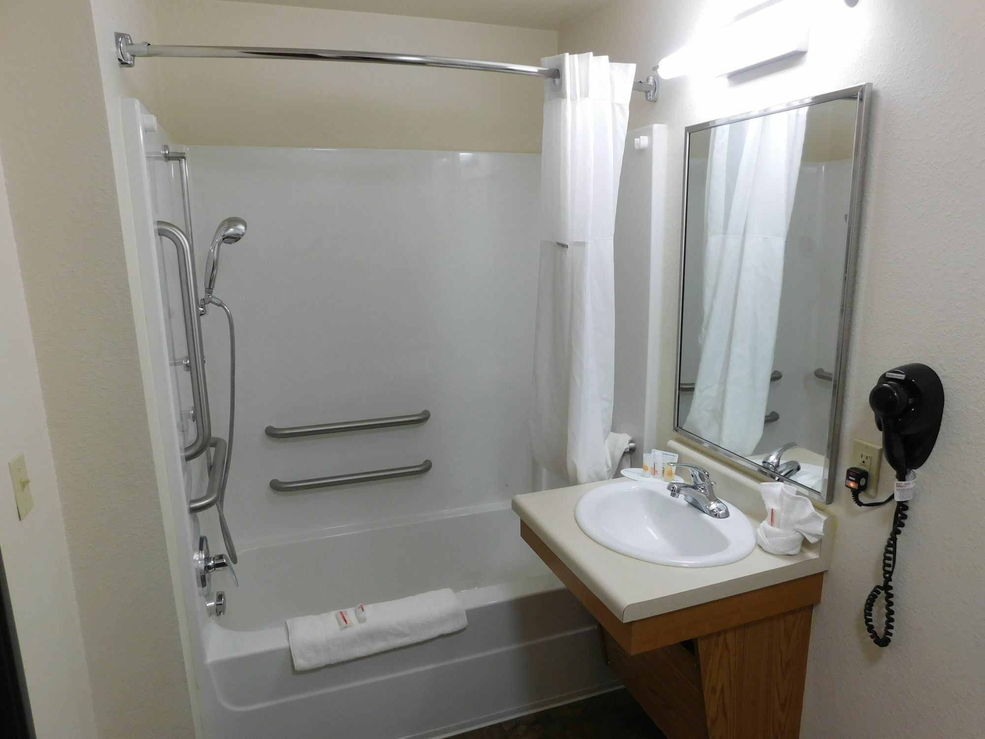 Days Inn & Suites By Wyndham Rochester South Extérieur photo