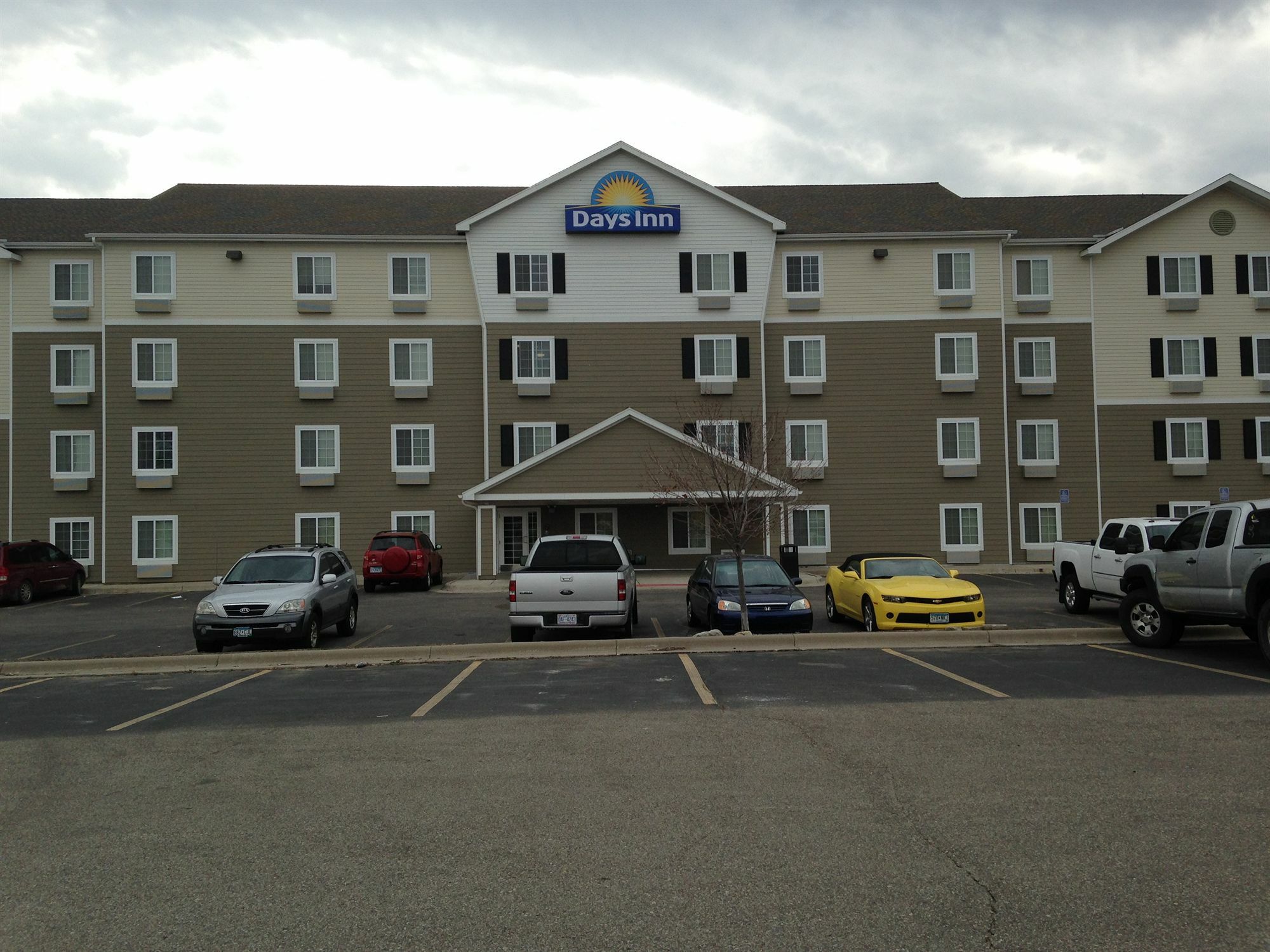 Days Inn & Suites By Wyndham Rochester South Extérieur photo